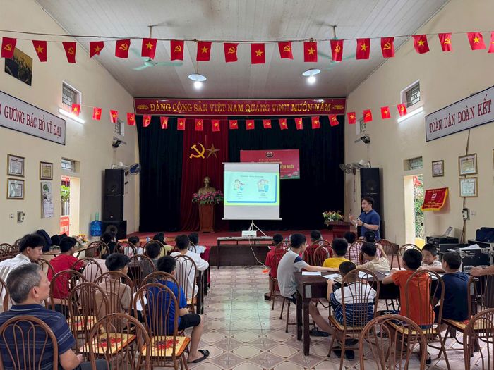 Chương trình "English Explorer - Lớp học tiếng Anh giao tiếp 0 đồng" thu hút đông đảo các em học sinh tham gia. Ảnh: PV