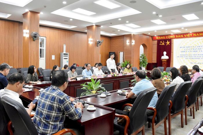 Buổi làm việc nhằm trao đổi kết quả khảo sát, thống nhất các nội dung cần tiếp tục hoàn thiện trong công tác tổ chức kỳ thi. Ảnh: Thảo Phạm