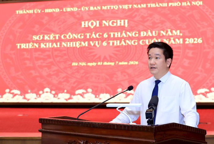 Bí thư Đảng ủy, Chủ tịch HĐND phường Thanh Xuân Nguyễn Huy phát biểu tham luận tại hội nghị. Ảnh: Quang Thái.