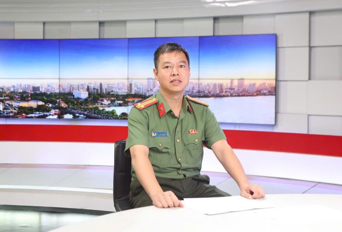 Trung tá Lê Công Trung, Phó Trưởng phòng Viễn thông tin học và cơ yếu, Công an thành phố Hà Nội chia sẻ tại Chương trình. Ảnh: Thanh Hải