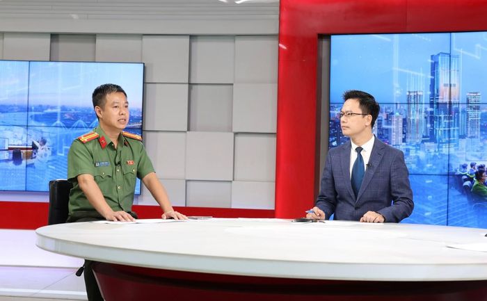 Trung tá Lê Công Trung, Phó Trưởng phòng Viễn thông tin học và cơ yếu, Công an thành phố Hà Nội: "Toàn bộ dữ liệu hình ảnh được truyền trực tiếp về Trung tâm điều hành để trí tuệ nhân tạo phân tích, cảnh báo và hỗ trợ ra quyết định". Ảnh: Thanh Hải