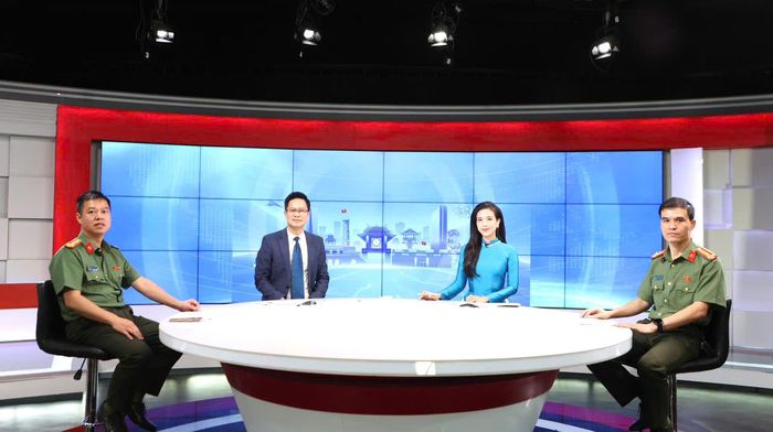 Đại diện Công an thành phố Hà Nội tham gia Chương trình. Ảnh: Thanh Hải