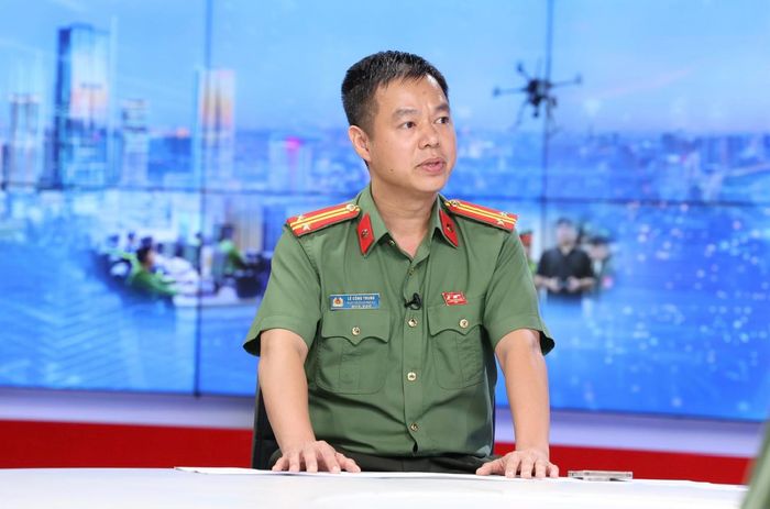 Trung tá Lê Công Trung chia sẻ về dự án hơn 21.600 camera ứng dụng trí tuệ nhân tạo (AI) của Công an thành phố Hà Nội. Ảnh: Thanh Hải