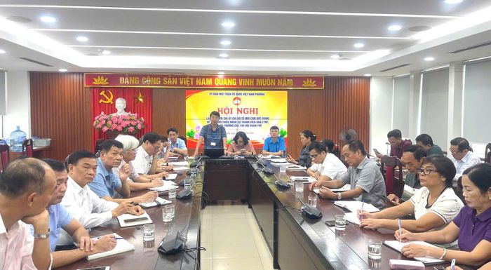 Lãnh đạo Ủy ban MTTQ Việt Nam phường phát biểu tại buổi làm việc. Ảnh: PV