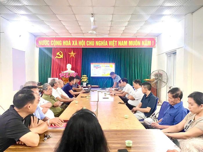 Buổi sinh hoạt tập trung thảo luận những vấn đề cụ thể đang đặt ra tại từng khu dân cư. Ảnh: PV