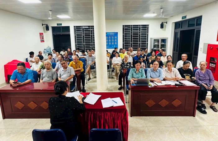Nghị quyết chuyên đề được các chi bộ tổ dân phố phường Lĩnh Nam thống nhất thông qua để triển khai xuyên suốt năm 2026. Ảnh: PV