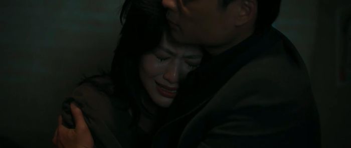 Mai được "giải thoát" sau khi Lão Công chắc chắn cô là con gái. Ảnh VTV