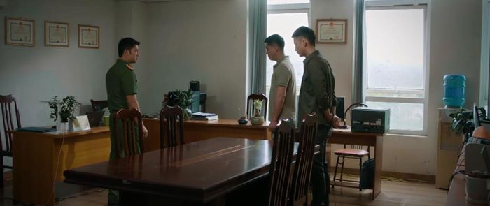 Tài bị Tân trách mắng vì tự ý điều tra mà không báo với đội. Ảnh VTV