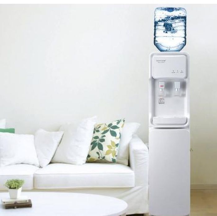 Hướng Nam thuộc cung Ly, mang hành Hỏa và chủ về danh vọng, địa vị, và danh tiếng của gia chủ. Đặt bình nước (Thủy) ở hướng này sẽ tạo ra cục diện Thủy khắc Hỏa, có thể dập tắt ngọn lửa danh vọng.