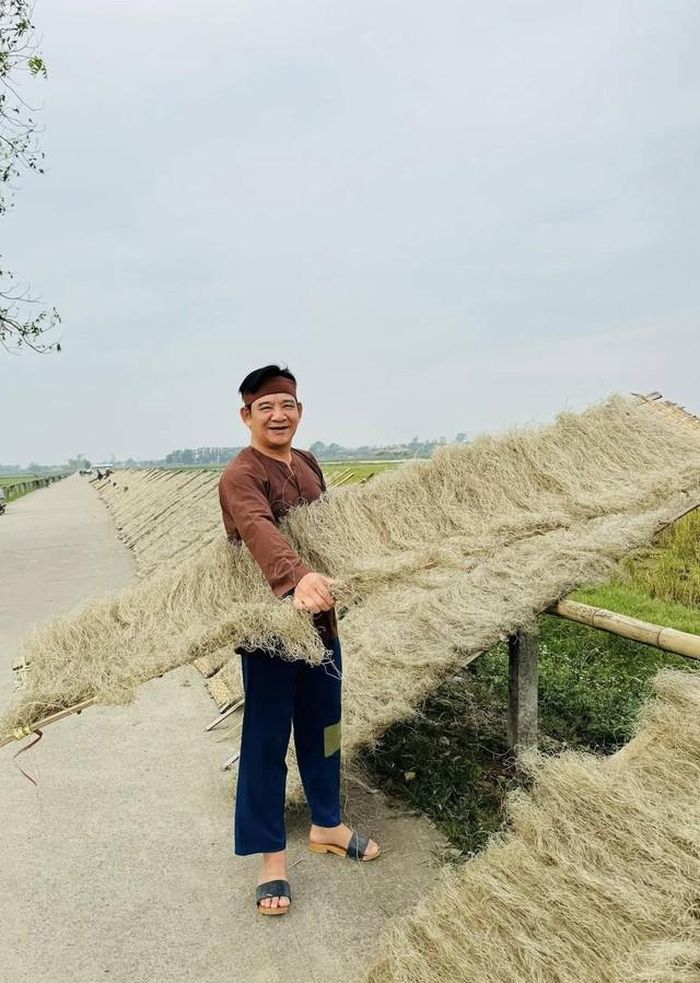 Ở tuổi hưu nhưng NSƯT Quang Tèo vẫn tích cực với công việc đi diễn.