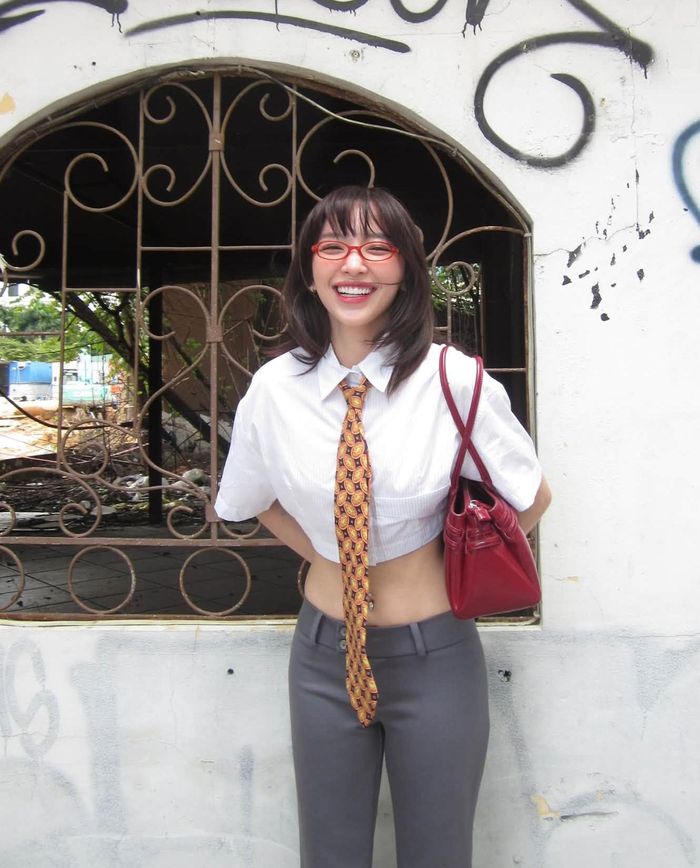Gu thời trang khác lạ của Tóc Tiên mang đậm phong cách trẻ trung, năng động và quyến rũ.