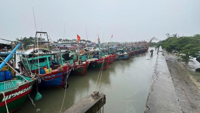 Công điện yêu cầu các địa phương ven biển thông báo, hướng dẫn phương tiện đang hoạt động trên biển vào nơi tránh trú an toàn. Ảnh: TL