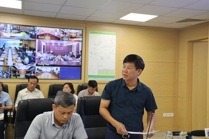Ông Phạm Đức Luận, Cục Quản lý đê điều và Phòng chống thiên tai báo cáo tại hội nghị.