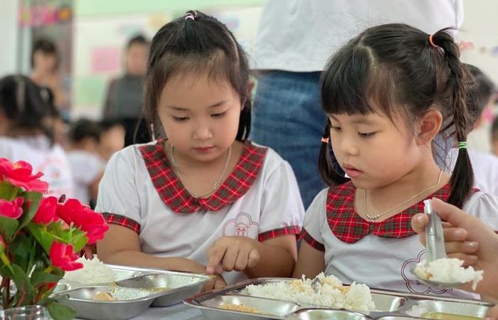 Hình ảnh tại chương trình Mô hình điểm “Bữa ăn học đường đảm bảo dinh dưỡng hợp lý kết hợp tăng cường hoạt động thể lực cho trẻ em, học sinh, sinh viên Việt Nam”.