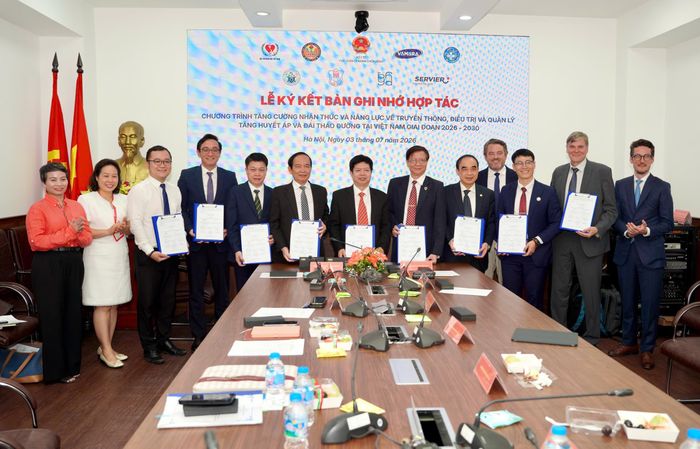 Các đơn vị ký kết hợp tác Chương trình hợp tác giai đoạn 2026-2030 giữa Cục Quản lý Khám, chữa bệnh (Bộ Y tế) và các đối tác nhằm nâng cao hiệu quả quản lý bệnh tăng huyết áp, đái tháo đường.