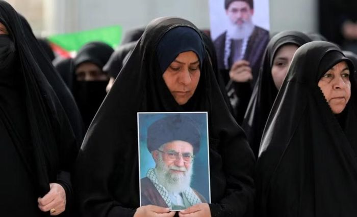 Giới chức Iran dự báo từ 4 triệu đến 15 triệu người sẽ tham gia tang lễ. Ban tổ chức cũng cho biết 14.000 phóng viên, trong đó có 900 nhà báo nước ngoài, sẽ đưa tin về sự kiện.