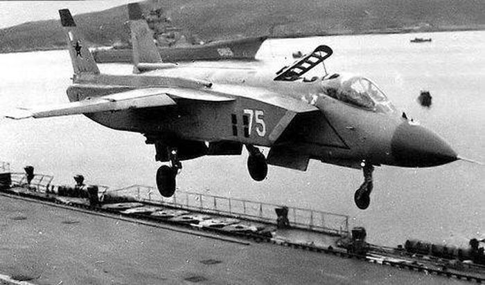 Liên Xô bắt tay chế tạo Yak-141 từ giữa những năm 1970, mẫu thử đầu tiên do Phòng Thiết kế Yakovlev chế tạo vào năm 1986. Theo kế hoạch, Yak-141 sẽ nằm trong thành phần chiến đấu của các cụm tàu sân bay Baku, Tbilisi, Riga và cả Ulyanovsk.