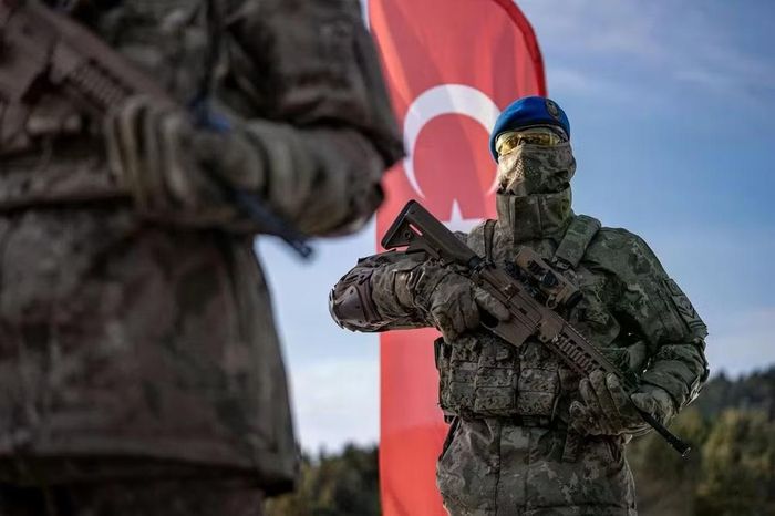 "Nhà lãnh đạo Thổ Nhĩ Kỳ sẽ có khả năng giữ cho hội nghị thượng đỉnh NATO diễn ra suôn sẻ vào thời điểm hầu hết các nhà lãnh đạo châu Âu khác đang bất đồng với Tổng thống Mỹ", tờ Bloomberg nói thêm.