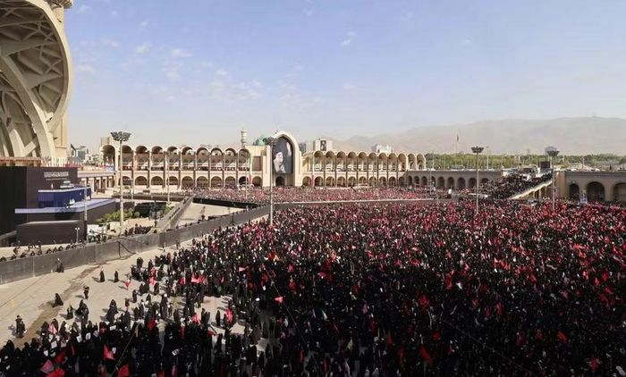 Trong bối cảnh đó, nếu nhà lãnh đạo mới của Iran tiếp tục không xuất hiện tại lễ tang của cha, Tehran nhiều khả năng sẽ lý giải đây là biện pháp cần thiết nhằm bảo đảm an toàn cho người đứng đầu đất nước khi căng thẳng khu vực vẫn chưa thực sự chấm dứt.