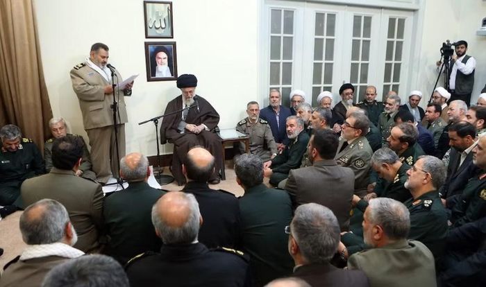 Ông Danny Citrinowicz, cựu lãnh đạo bộ phận nghiên cứu Iran thuộc tình báo quân đội Israel, nhận định Ahmad Vahidi là người tuyệt đối trung thành với các nguyên tắc của Cách mạng Hồi giáo.