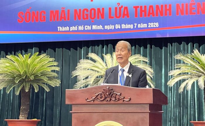 Ông Nguyễn Hữu Châu, Phó Chủ nhiệm thường trực câu lạc bộ Truyền thống kháng chiến Đoàn thanh niên các cơ quan Trung ương Cục miền Nam phát biểu tại tọa đàm. Ảnh: Đ.Xá.