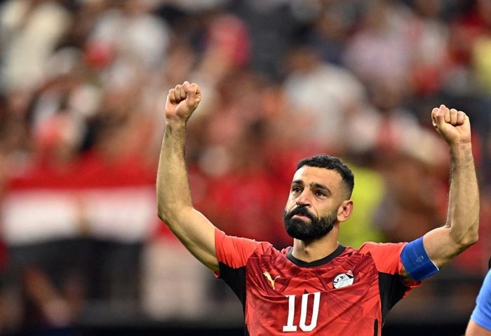 Salah thực hiện quả panenka thành công trên chấm luân lưu trước Australia. Ảnh: Reuters.