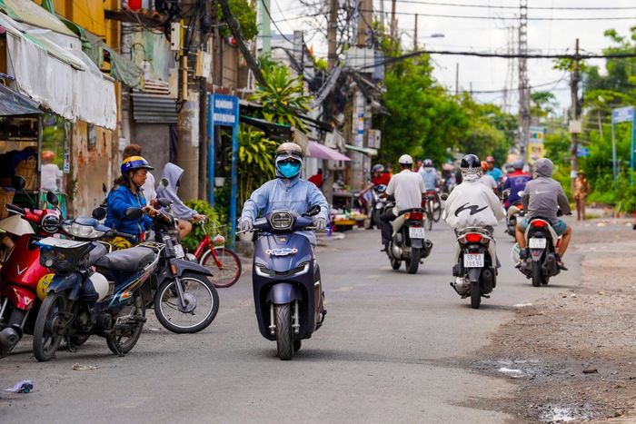  Hiện tại, để di chuyển từ phường Bình Tiên sang phường Bình Đông hoặc xã Bình Hưng, người dân phải đi vòng qua cầu Chà Và với quãng đường dài hơn 4 km luôn trong tình trạng ùn ứ vào giờ cao điểm. 