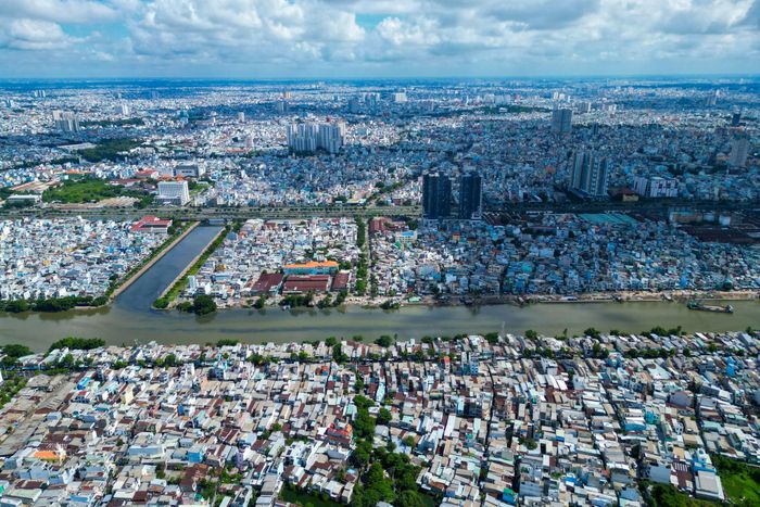  Theo thiết kế, tuyến cầu đường Bình Tiên sẽ vượt kênh Tàu Hủ và đại lộ Võ Văn Kiệt, đi dọc đường Cây Sung rồi vượt kênh Đôi. Riêng hệ thống cầu có tổng chiều dài khoảng 3,1 km, bề rộng 16-30,5 m. 