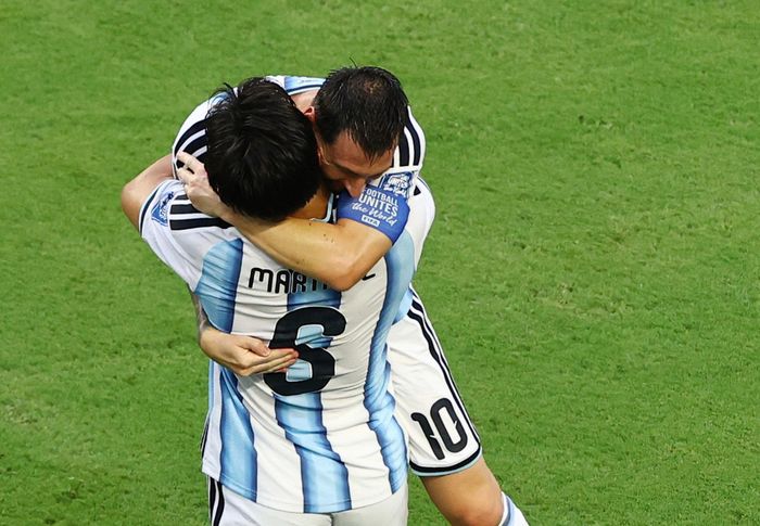 Messi ghi bàn, nhưng pha kiến tạo của Lisandro Martinez cũng trở thành điểm nhấn của trận đấu. Ảnh: Reuters.
