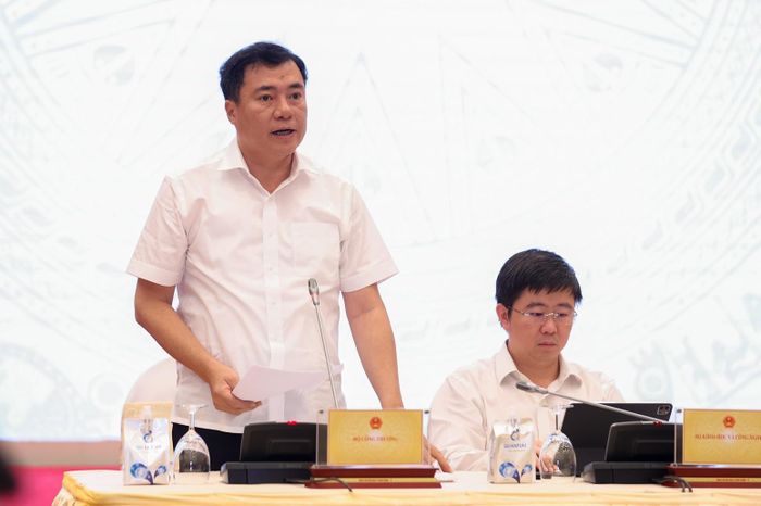 Thứ trưởng Công Thương Nguyễn Sinh Nhật Tân nói về việc điều hành giá xăng dầu. Ảnh: VGP/Nhật Bắc.