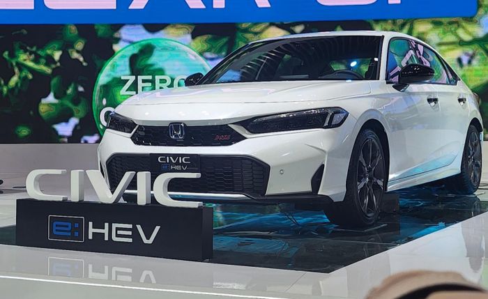  Tại Việt Nam, Honda Civic vẫn là mẫu xe thế hệ 11, bản cao nhất giá 999 triệu đồng. Ảnh: Phúc Hậu. 