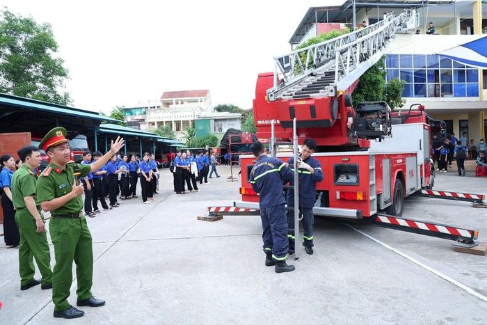 Các hoạt động thực hành trực quan giúp nâng cao kiến thức, kỹ năng phòng cháy, chữa cháy và cứu nạn, cứu hộ cho cộng đồng
