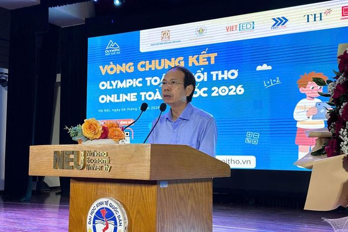PGS.TS Nguyễn Văn Tùng - Thành viên Hội đồng thành viên NXBGDVN chúc mừng thành công của cuộc thi.