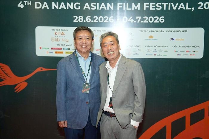 Đạo diễn Nguyễn Quang Dũng (bên phải)