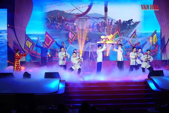 Tiết mục "Lý chèo đưa cá Ông" của đoàn nghệ thuật An Giang