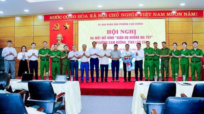 Ra mắt mô hình “Giáo họ không ma túy” tại phường Cam Đường.