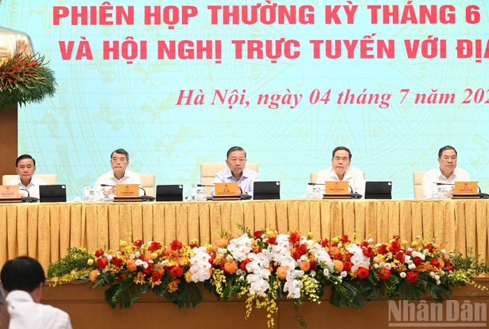 Tổng Bí thư, Chủ tịch nước Tô Lâm và các đồng chí lãnh đạo dự và chủ trì phiên họp.
