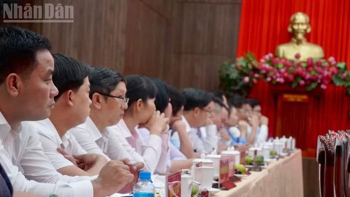 Đại biểu dự buổi làm việc với lãnh đạo Thành ủy Thành phố Hồ Chí Minh.