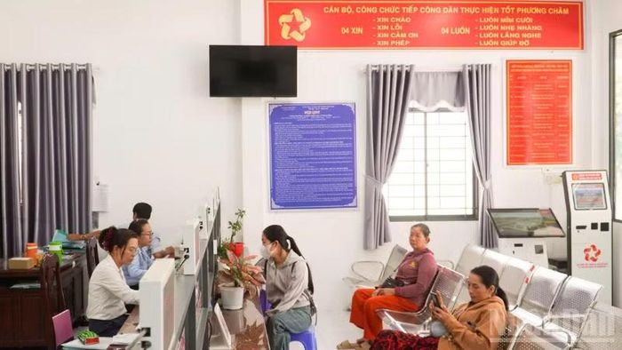 Trung tâm Phục vụ hành chính công xã Phụng Hiệp được đầu tư theo hướng hiện đại, trở thành đầu mối tiếp nhận và giải quyết thủ tục hành chính.