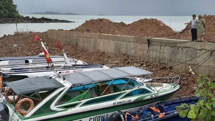 Các phương tiện thủy trên xã đảo Cái Chiên cũng đã được neo đậu, gia cố chắc chắn trước khi bão số 1 ảnh hưởng đến địa bàn xã.