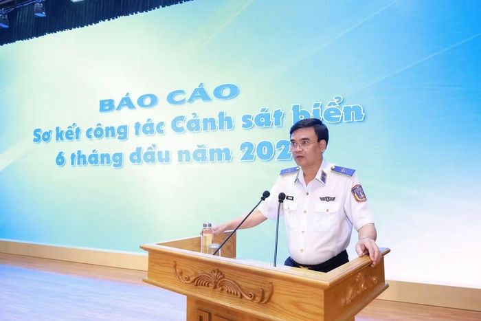 Thiếu tướng Trần Văn Lượng, Phó Tư lệnh, Tham mưu trưởng Cảnh sát biển Việt Nam trình bày báo cáo sơ kết công tác Cảnh sát biển 6 tháng đầu năm.