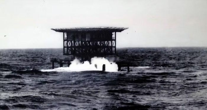 Thế hệ nhà giàn đầu tiên năm 1989.