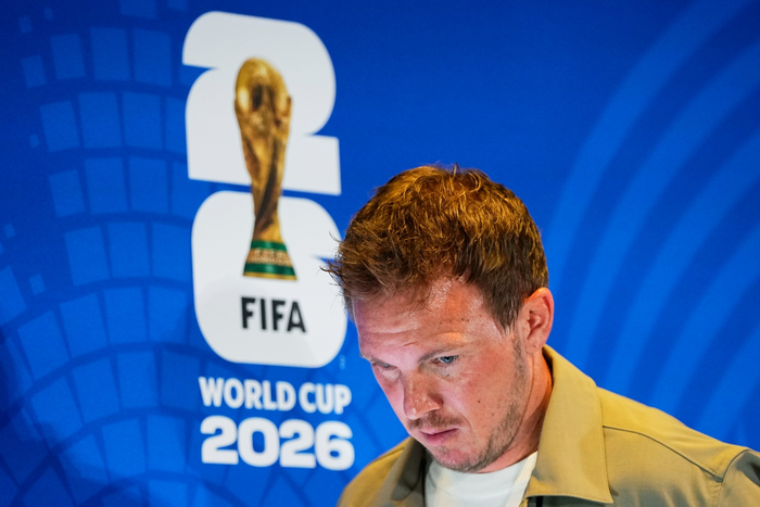HLV đội tuyển Đức Julian Nagelsmann "cúi mặt" rời World Cup 2026 với thất bại nhận nhiều chỉ trích. Ảnh: AP 
