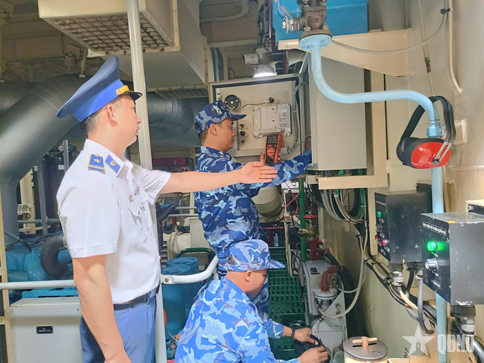  Kiểm tra hệ thống điều khiển trước khi đi biển.