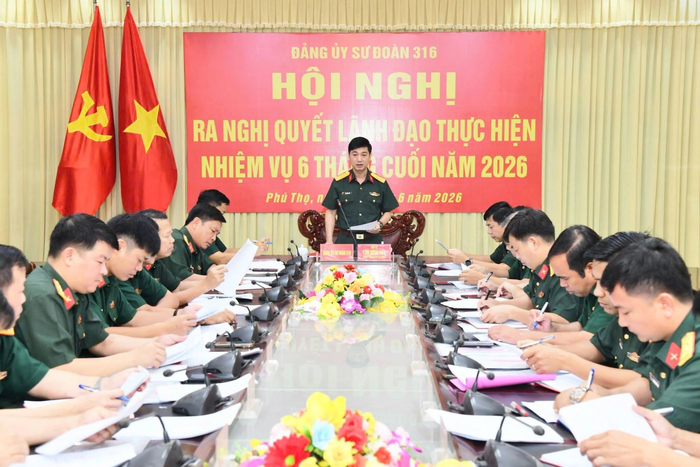  Đại tá Lâm Dũng Tiến chủ trì Hội nghị ra nghị quyết lãnh đạo thực hiện nhiệm vụ 6 tháng cuối năm 2026 của Đảng ủy Sư đoàn. 