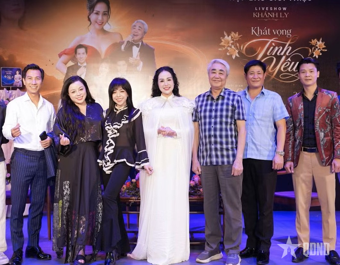 Ê kíp nghệ sĩ đồng hành cùng liveshow "Khát vọng tình yêu".