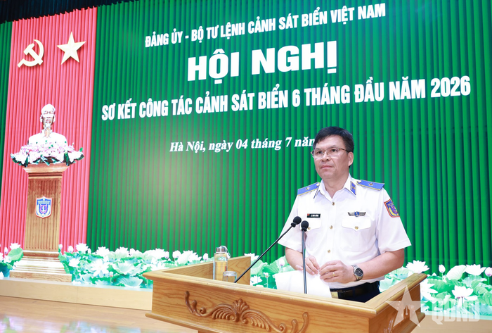 Thiếu tướng Lê Đình Cường, Tư lệnh Cảnh sát biển Việt Nam phát biểu chỉ đạo tại hội nghị. 
