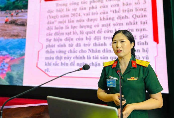 Thiếu tá Roãn Thị Hồng Thắm đoạt giải Nhì tại Hội thi báo cáo viên giỏi cấp Binh đoàn năm 2026.