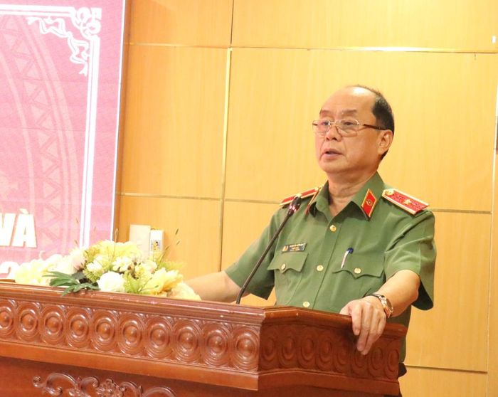 Thiếu tướng Nguyễn Hữu Hợp kết luận hội nghị
