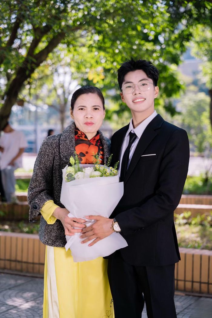 Gia đình luôn là điểm tựa tinh thần, tiếp thêm động lực để Đăng Nhật nỗ lực chinh phục những mục tiêu học tập.